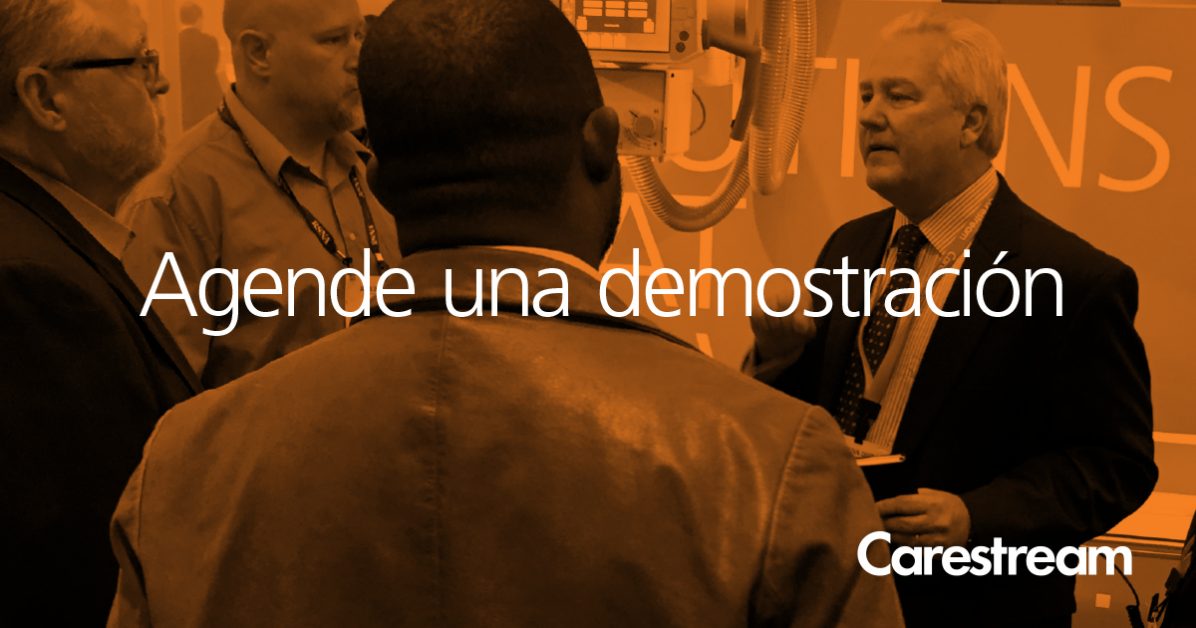 Imagen del representante de Carestream dando demo