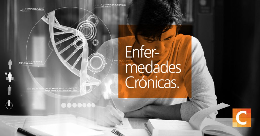 Estudiante estudiando. con cuadro de texto naranja que dice enfermedad crónica. Logotipo de Carestream en la esquina inferior derecha.