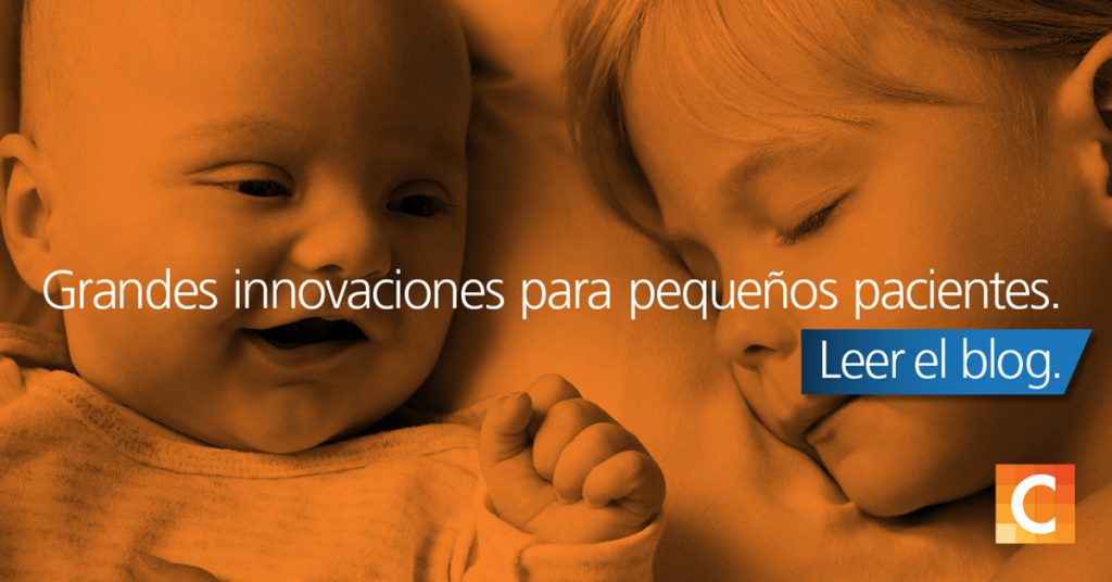 Foto de un bebé y un niño pequeño uno al lado del otro. Grandes innovaciones para pequeños pacientes escritas en la parte superior. Logotipo de Carestream en la esquina inferior derecha.